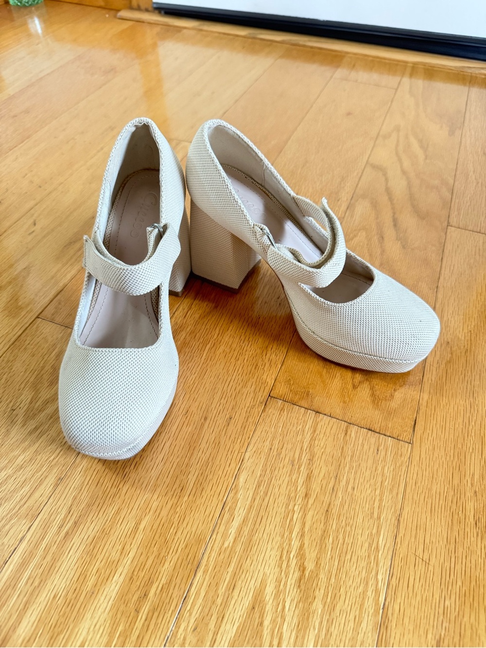 Tan beige fabric Mary Jane shoes platform heels size 6 .
